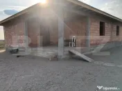 Casa la roșu , 170 mp , strada Principala Botiz-Ciuperceni 