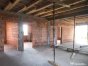 Casa la roșu , 170 mp , strada Principala Botiz-Ciuperceni 