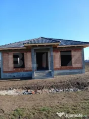 Casa la roșu , 170 mp , strada Principala Botiz-Ciuperceni 
