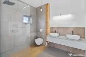 Casă deosebită, cu design interior semnat de designer, 228 