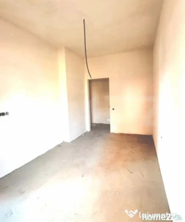 Apartament cu 4 camere, semifinisat, 79 mp utili, 2 bai, par