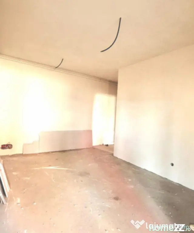 Apartament cu 4 camere, semifinisat, 79 mp utili, 2 bai, par