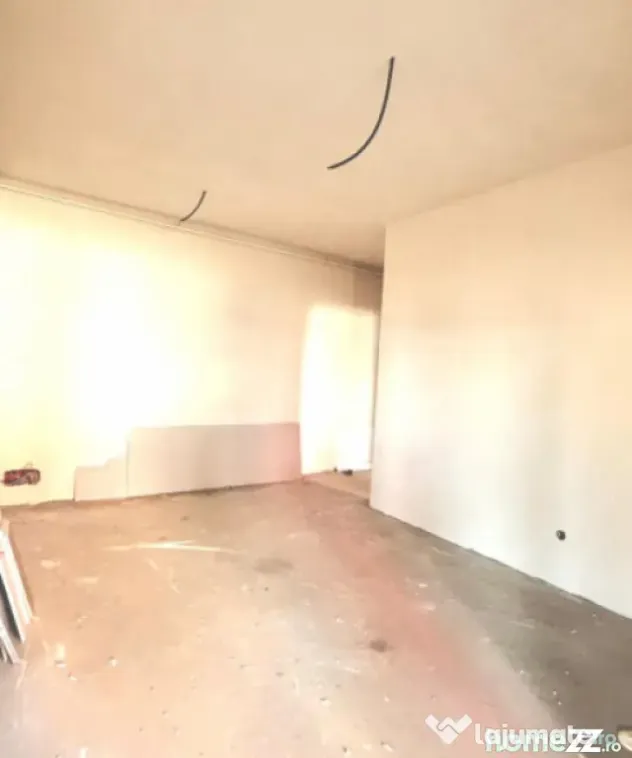 Apartament cu 4 camere, semifinisat, 79 mp utili, 2 bai, par