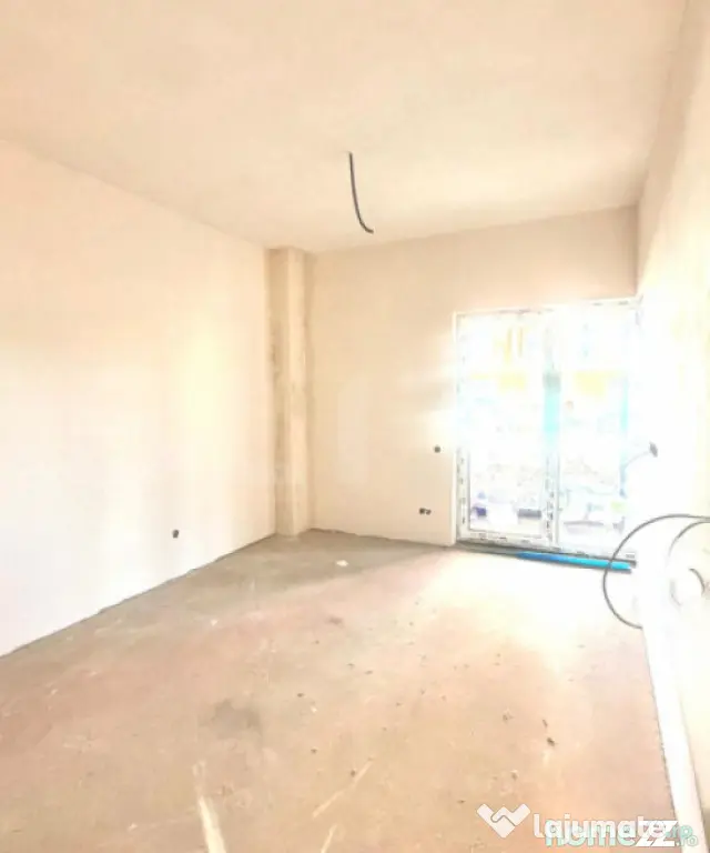 Apartament cu 4 camere, semifinisat, 79 mp utili, 2 bai, par