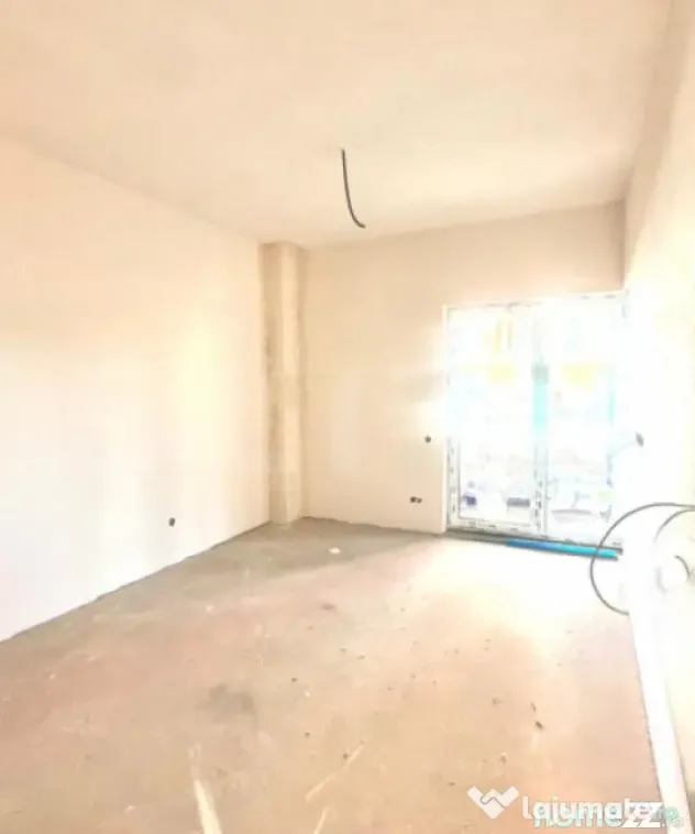 Apartament cu 4 camere, semifinisat, 79 mp utili, 2 bai, par