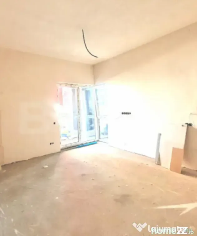 Apartament cu 4 camere, semifinisat, 79 mp utili, 2 bai, par