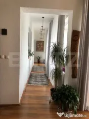 Casă de vânzare – 450 mp teren, zonă centrală și lini 