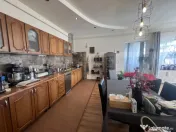Casă de vânzare – 450 mp teren, zonă centrală și lini 