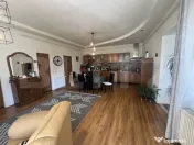 Casă de vânzare – 450 mp teren, zonă centrală și lini 