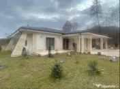 Casa de vanzare, pe un singur nivel, 170 mp + 2.300 mp teren 