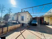 Casă din cărămidă + spațiu comercial, teren 900 mp, Bot 