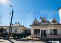 Casă din cărămidă + spațiu comercial, teren 900 mp, Bot