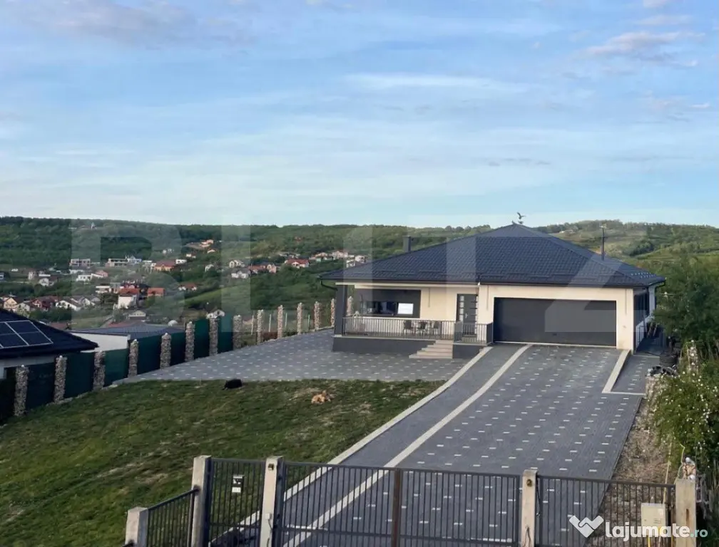 Casa de vanzare in suprafat de 240 mp, cu 1500 mp teren, zon