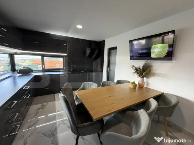 Casa de vanzare in suprafat de 240 mp, cu 1500 mp teren, zon