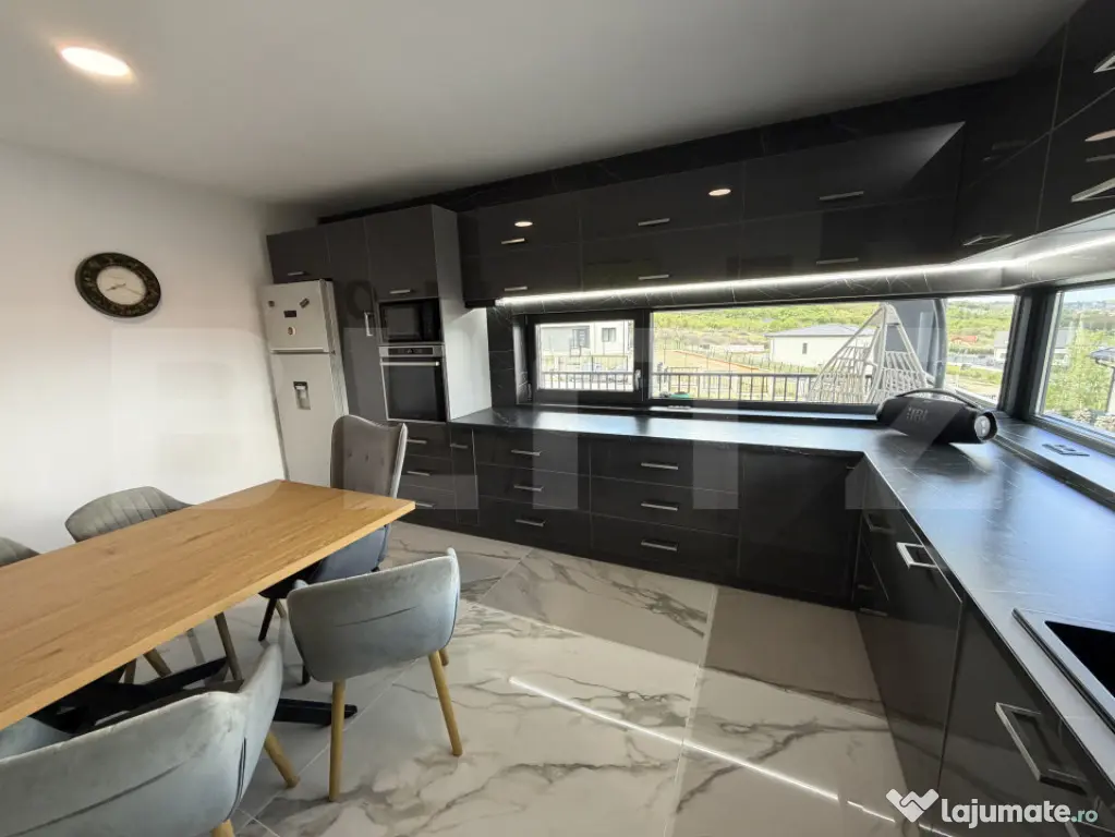 Casa de vanzare in suprafat de 240 mp, cu 1500 mp teren, zon