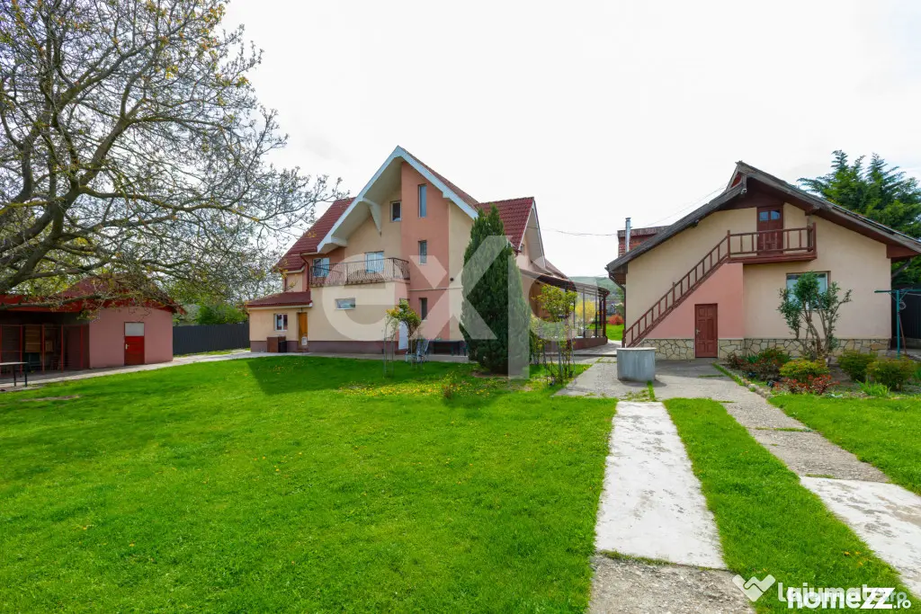Casă/vilă de vânzare cu teren generos 3659 mp și 3 const