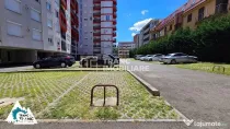 Parcare privata, ingradita, la blocurile Ared din Micalaca