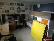 Două case, o singură curte: Spațiul ideal pentru familia 