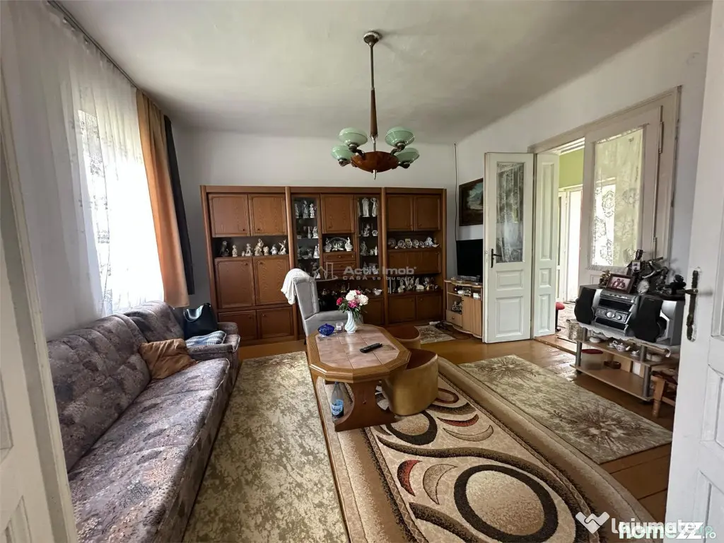 Bocsa Montana, Casa mare la strada principala