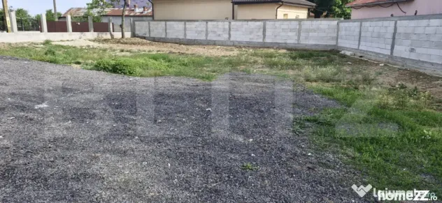 Teren intravilan de vânzare, 2 fronturi stradale, 1400 mp, - Gaesti (Dambovita)