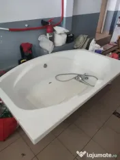Vând urgent cadă în stare buna