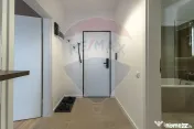 Apartament cu 2 camere de vânzare în zona Tractorul 