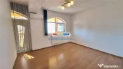 Apartament 3 camere 80 mp | Parcare - Curte | M. Aparatorii 