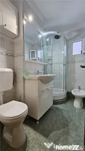 Apartament 3 camere zona Judetean mobilat-utilat 400 Euro 