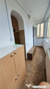 Apartament 3 camere zona Judetean mobilat-utilat 400 Euro 