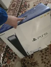Vând consolă PS5 Disc Edition – pret negociabil 