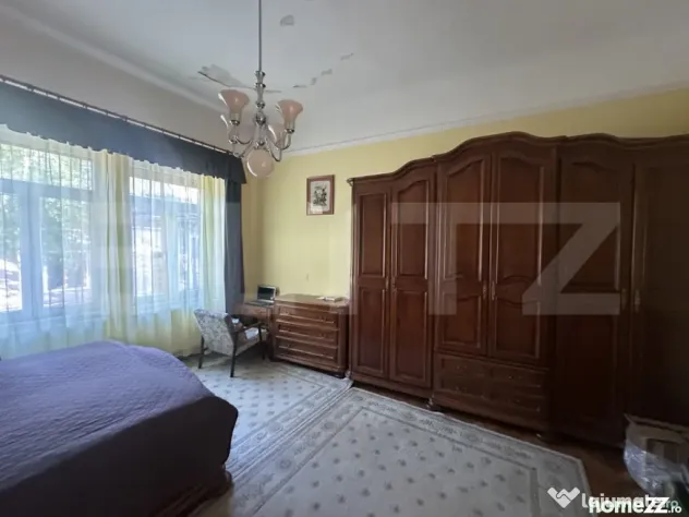 Casă cu două apartamente, 221 mp, zona Semicentral
