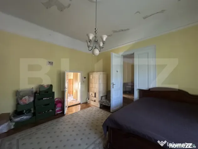 Casă cu două apartamente, 221 mp, zona Semicentral