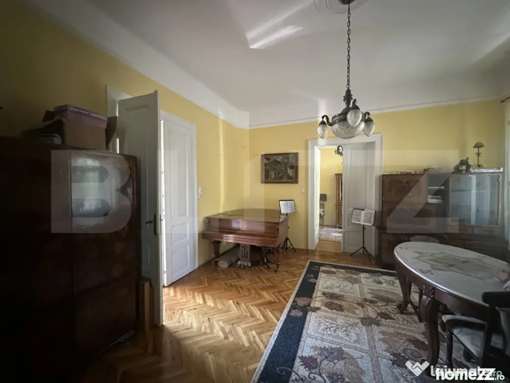 Casă cu două apartamente, 221 mp, zona Semicentral