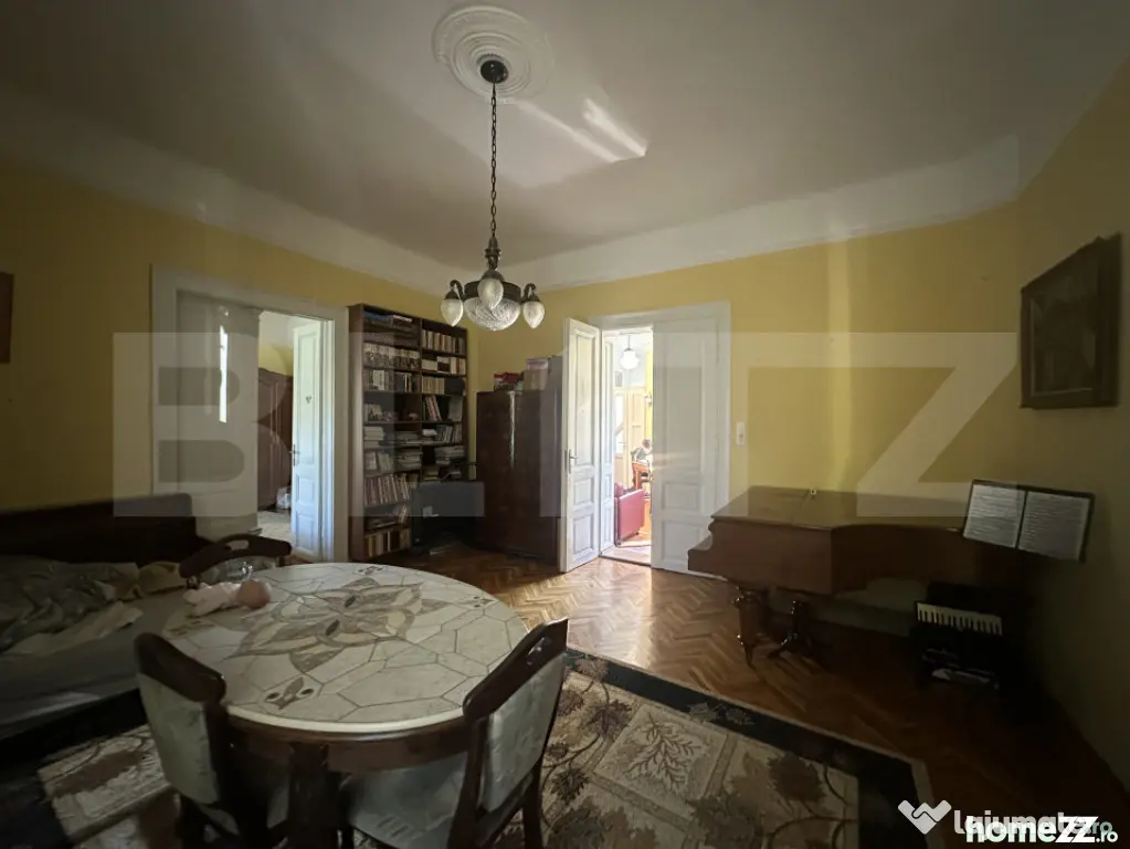 Casă cu două apartamente, 221 mp, zona Semicentral
