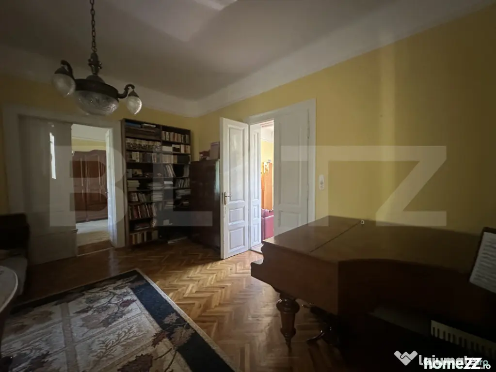 Casă cu două apartamente, 221 mp, zona Semicentral