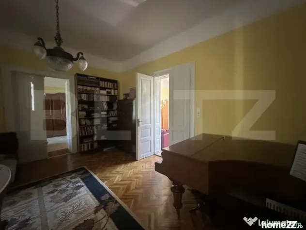 Casă cu două apartamente, 221 mp, zona Semicentral