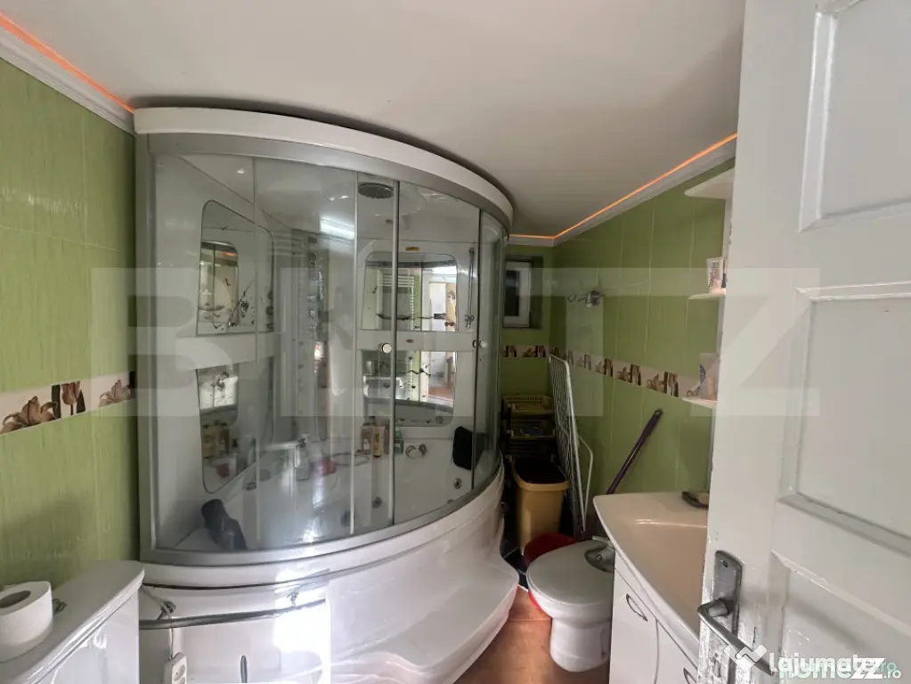 Casă cu două apartamente, 221 mp, zona Semicentral