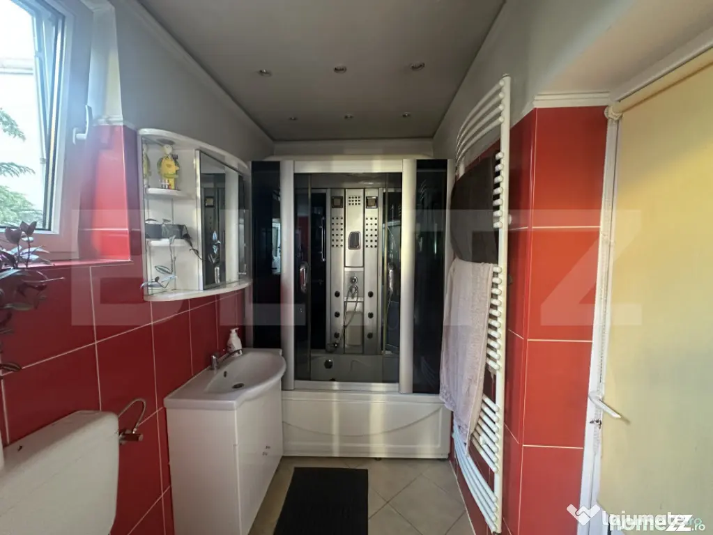 Casă cu două apartamente, 221 mp, zona Semicentral