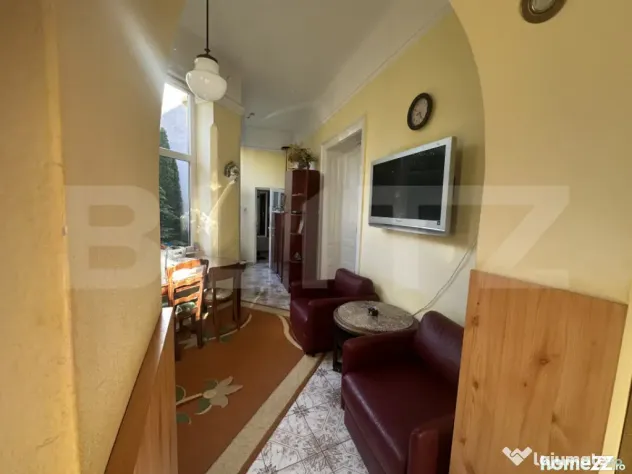 Casă cu două apartamente, 221 mp, zona Semicentral