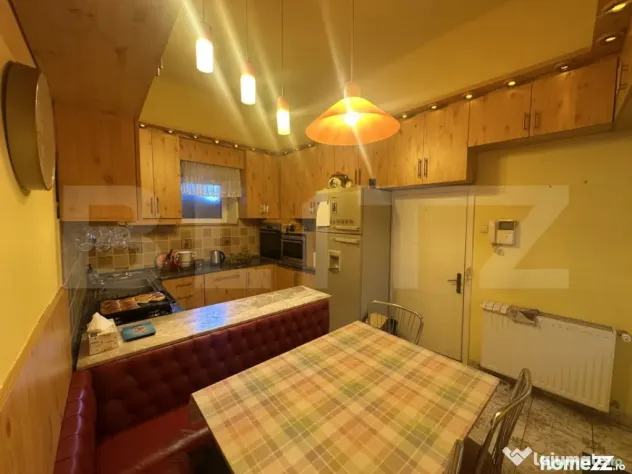 Casă cu două apartamente, 221 mp, zona Semicentral