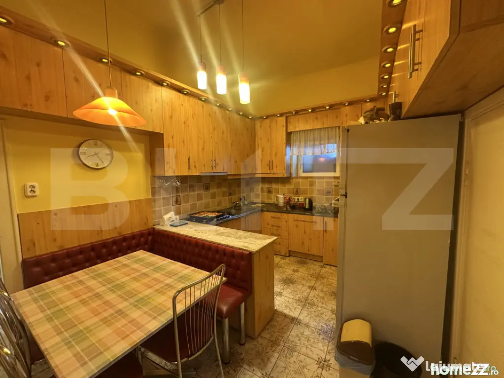 Casă cu două apartamente, 221 mp, zona Semicentral