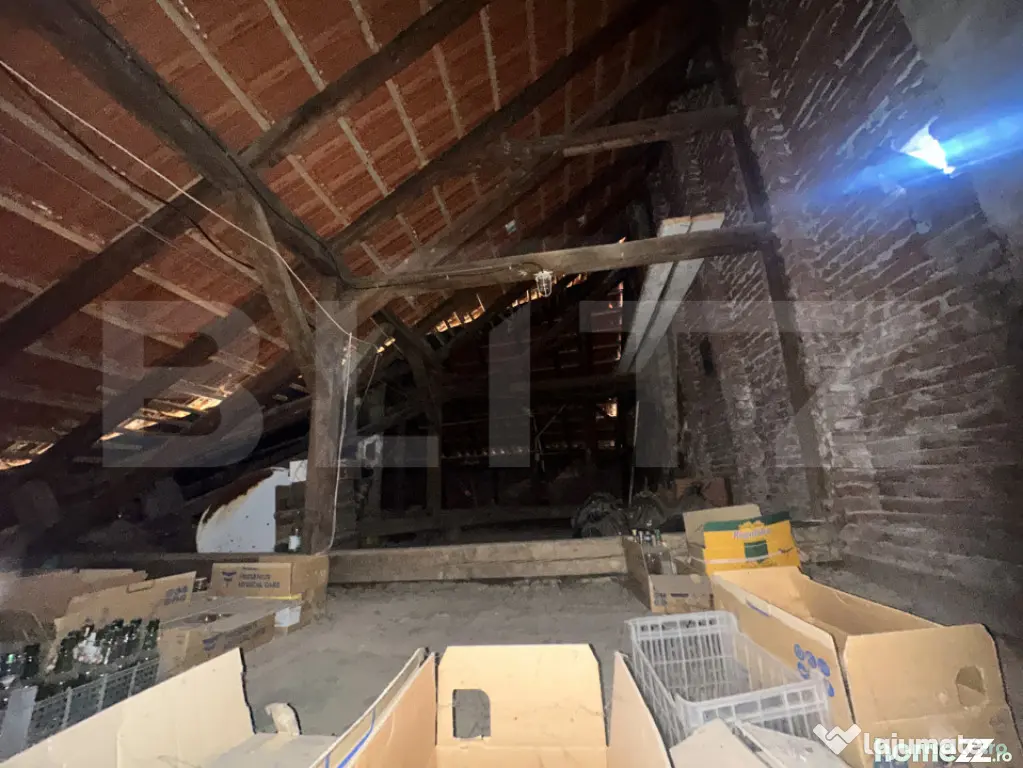 Casă cu două apartamente, 221 mp, zona Semicentral