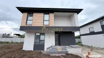 Ansamblu rezidential - 200m pana la statia de autobuz - stra