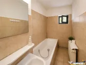 Decomandat, balcon, boxa, spatii verzi, cadru linistit, opor 