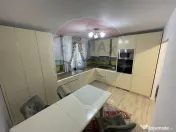 Apartament cu 3 camere de închiriat în zona Precista 