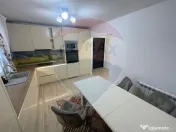 Apartament cu 3 camere de închiriat în zona Precista 