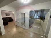 Apartament cu 3 camere de închiriat în zona Precista 