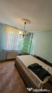 Apartament 4 camere, centru, etaj 1 