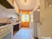 Apartament 3 camere, parter, centrală proprie – Aurel ... 