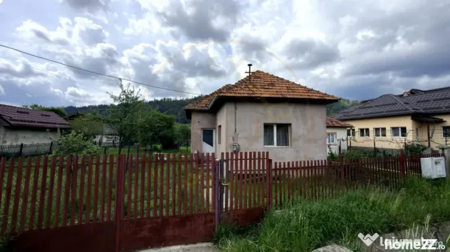 Casa individuala Leresti la strada principala+ teren 831 mp